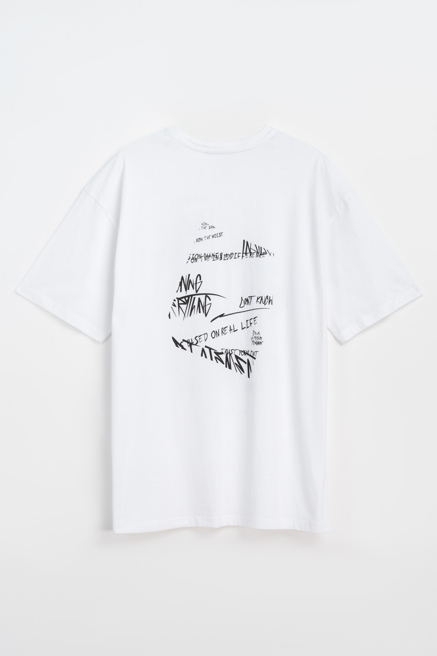 Biały t-shirt z autorską grafiką z przodu i z tyłu