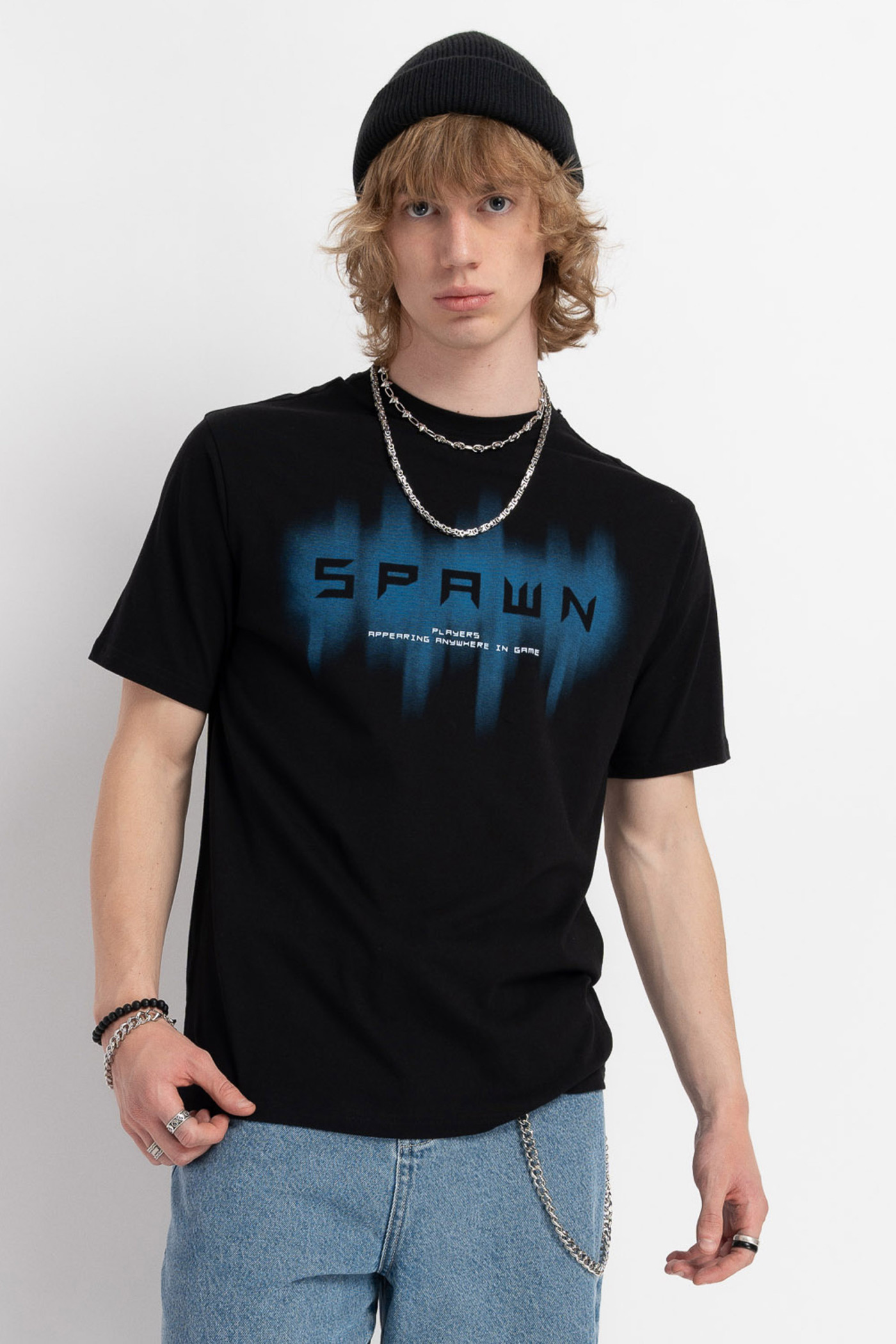 Czarny t-shirt z autorską grafiką z przodu Czarny t-shirt z autorską grafiką z przodu