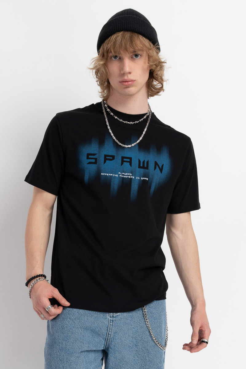 Czarny t-shirt z autorską grafiką z przodu Czarny t-shirt z autorską grafiką z przodu