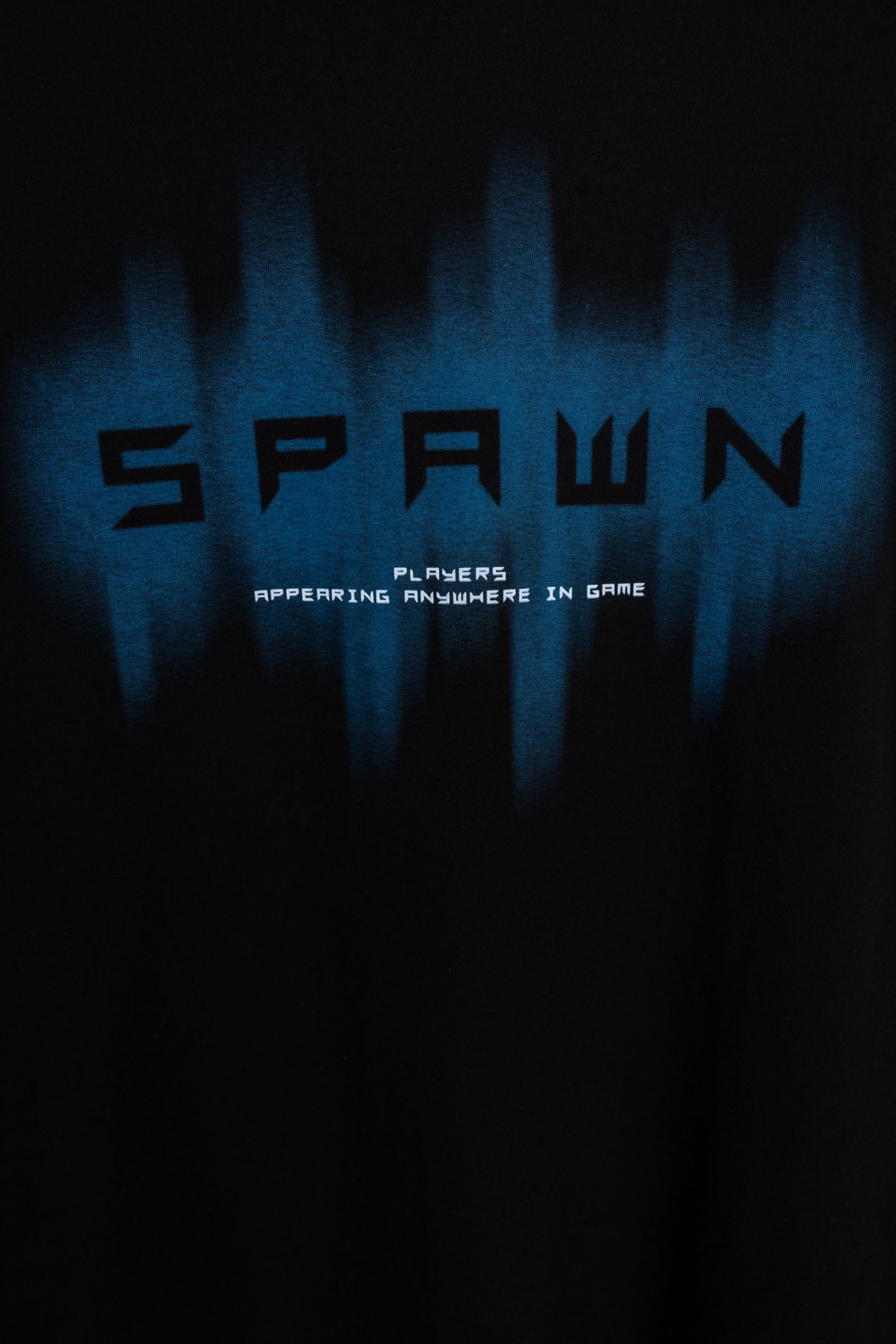 Czarny t-shirt z autorską grafiką z przodu Czarny t-shirt z autorską grafiką z przodu