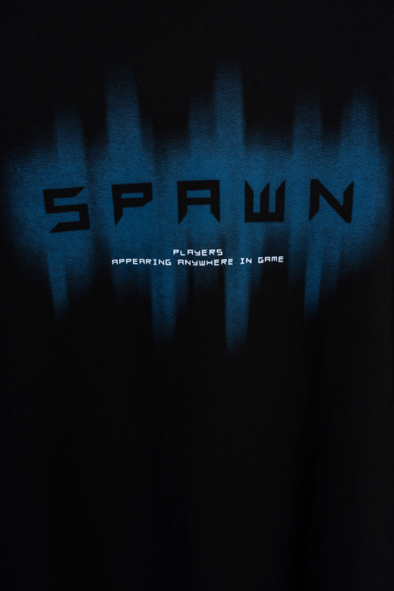 Czarny t-shirt z autorską grafiką z przodu Czarny t-shirt z autorską grafiką z przodu