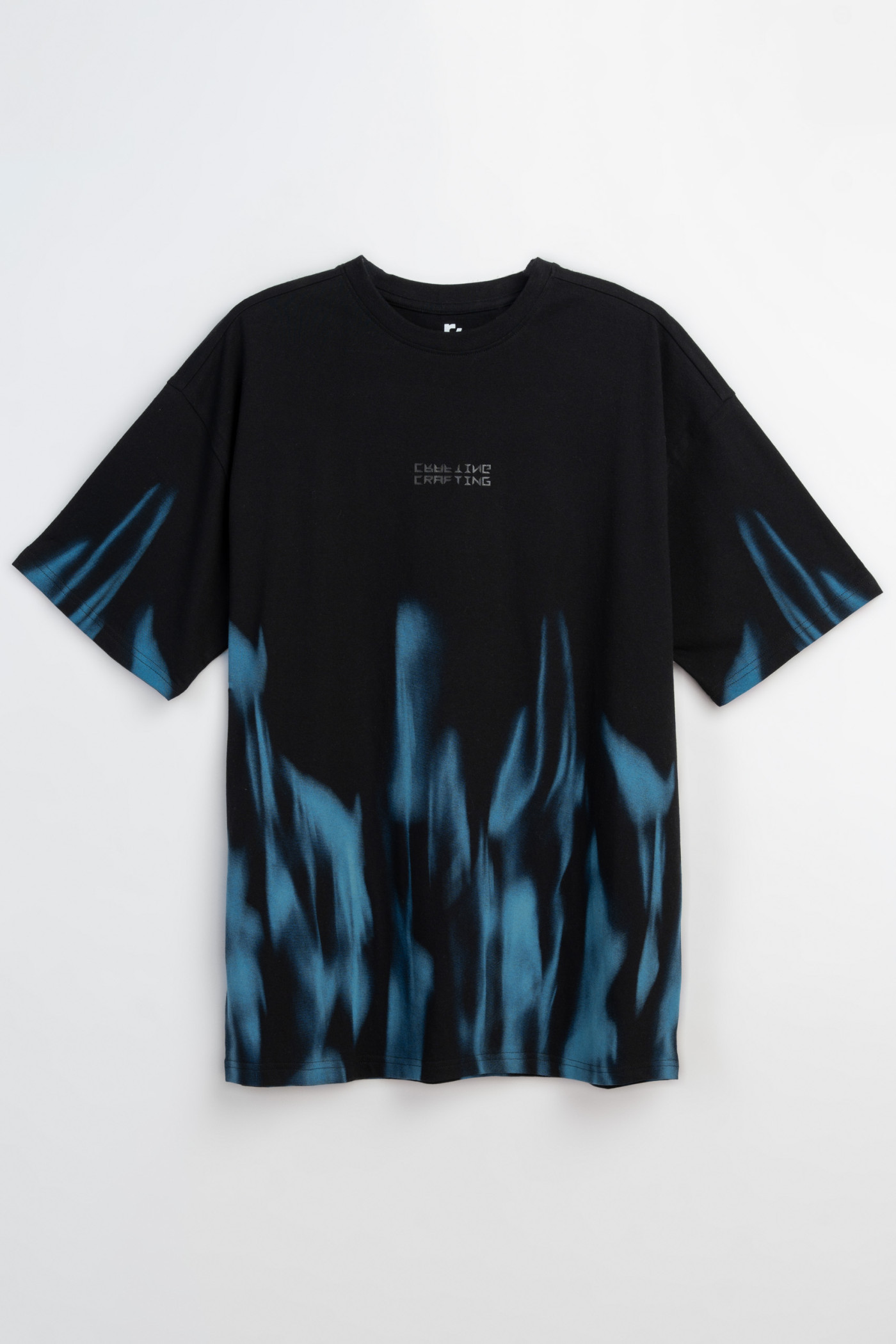 Czarny t-shirt z nadrukiem na całości w kontrastowym kolorze