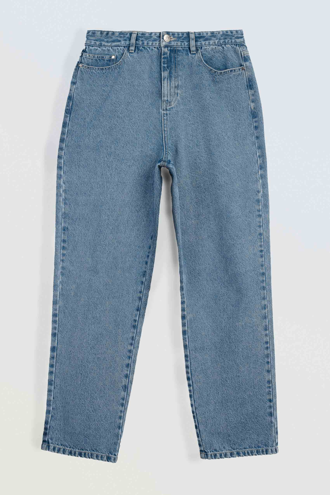 Niebieskie spodnie jeansowe o kroju BAGGY
