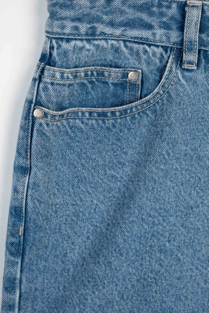 Niebieskie spodnie jeansowe o kroju BAGGY