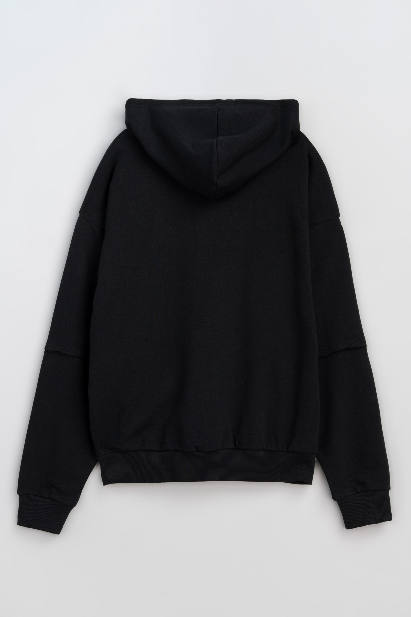 Czarna bluza z kapturem BOXY z minimalistycznym nadrukiem