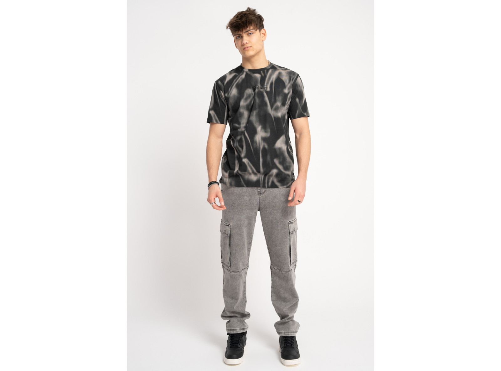 Czarny t-shirt z nadrukiem na całości