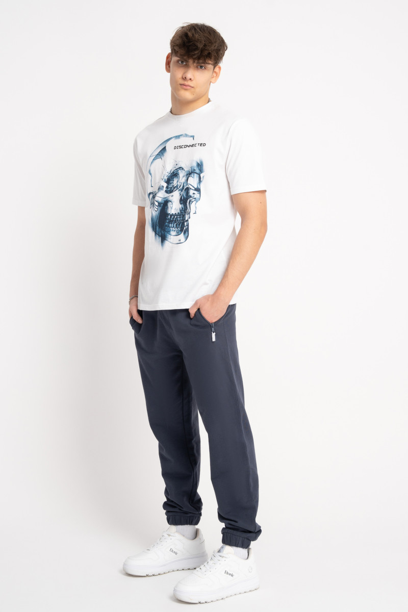 Biały t-shirt z autorską grafiką z przodu