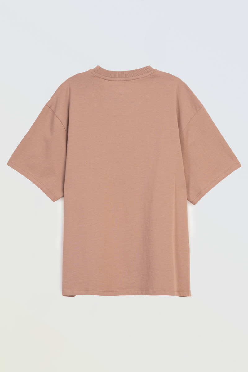 Ciemnobeżowy t-shirt z aplikają z przodu