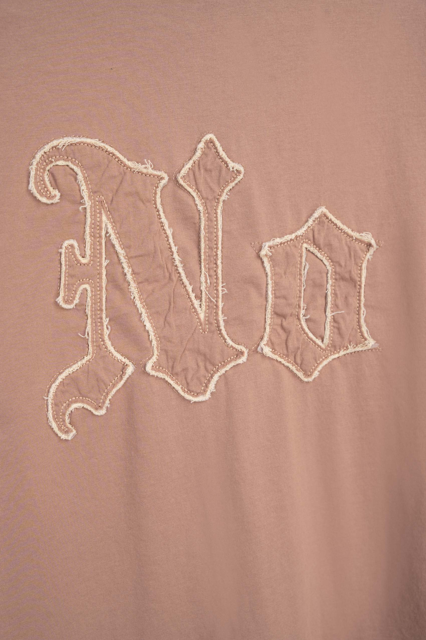 Ciemnobeżowy t-shirt z aplikają z przodu