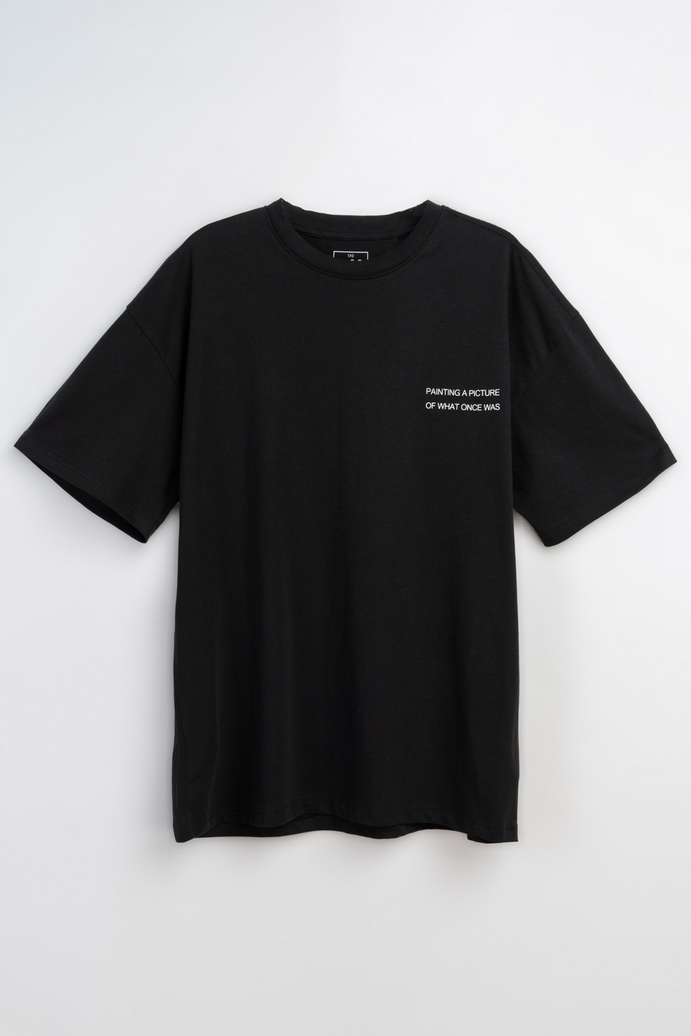 Czarny t-shirt z autorską grafiką w kontrastowym kolorze z tyłu