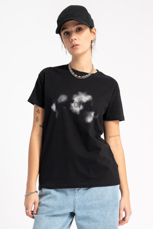 Czarny t-shirt z autorską grafika z przodu
