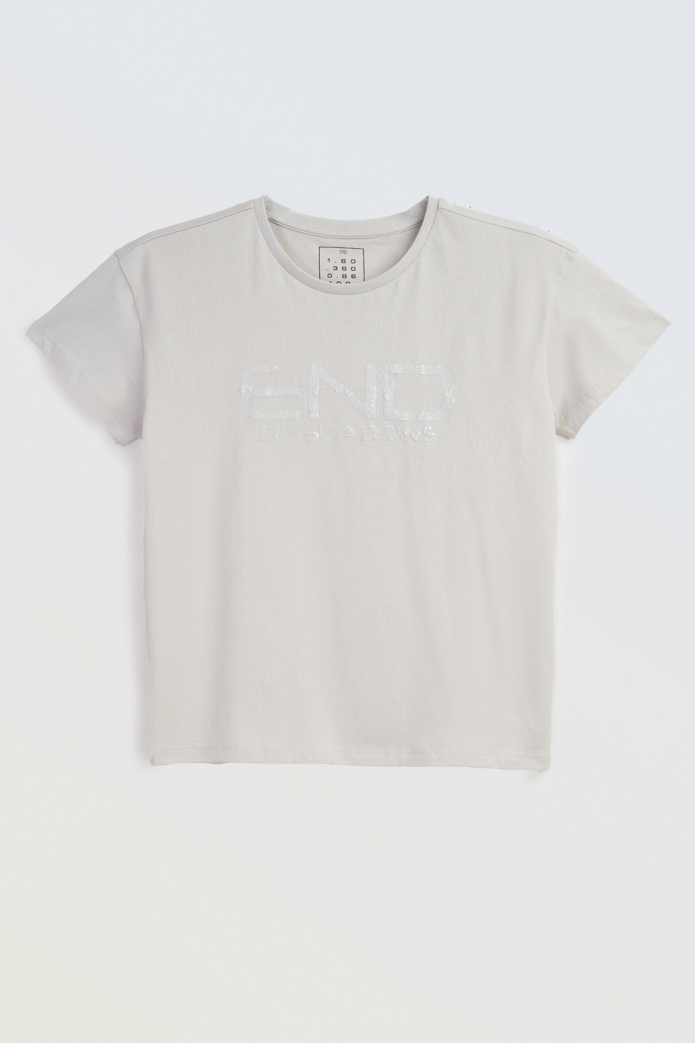 Jasnoszary t-shirt z nadrukiem z przodu
