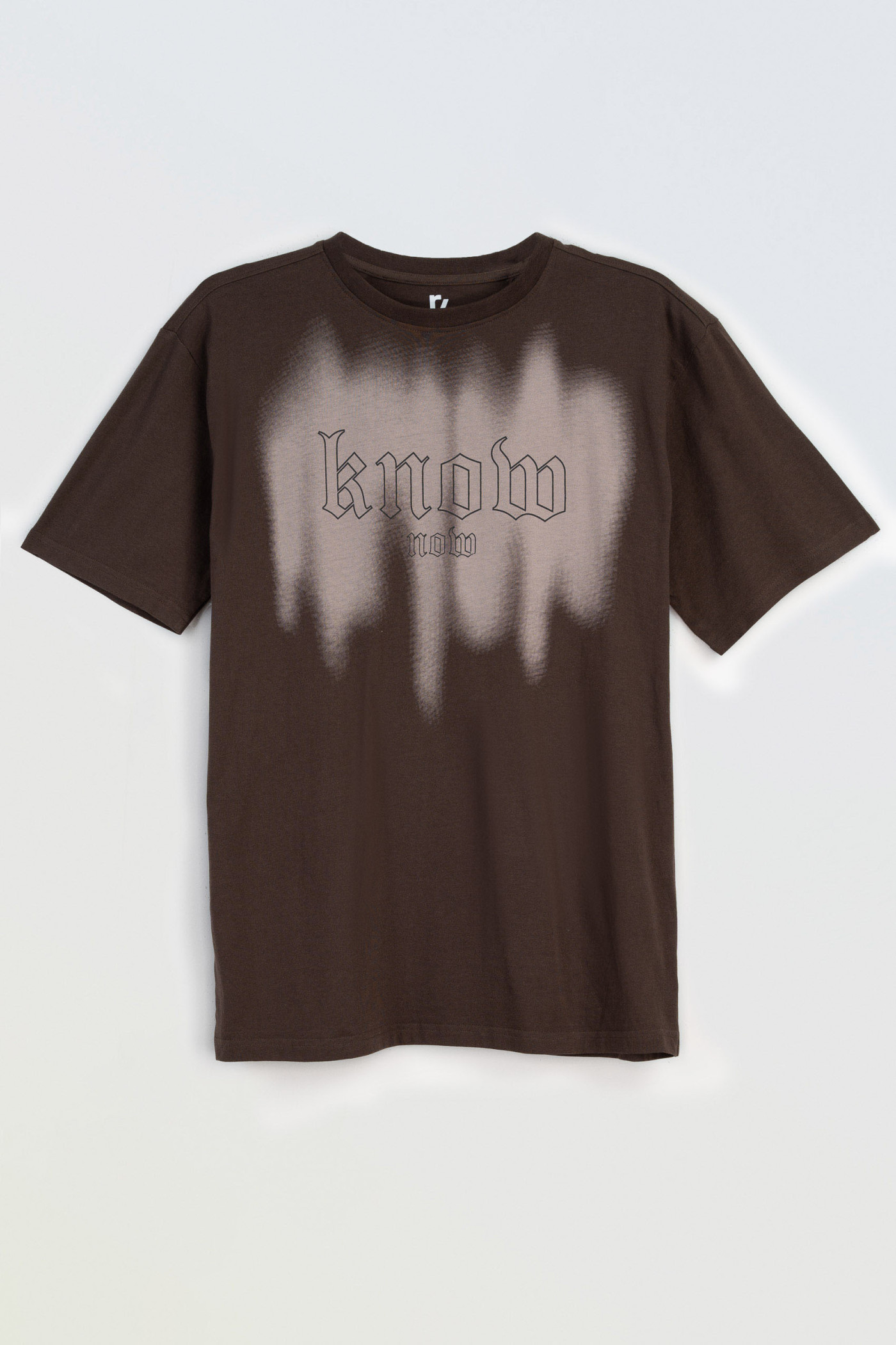 Brązowy t-shirt z autorską grafiką z przodu