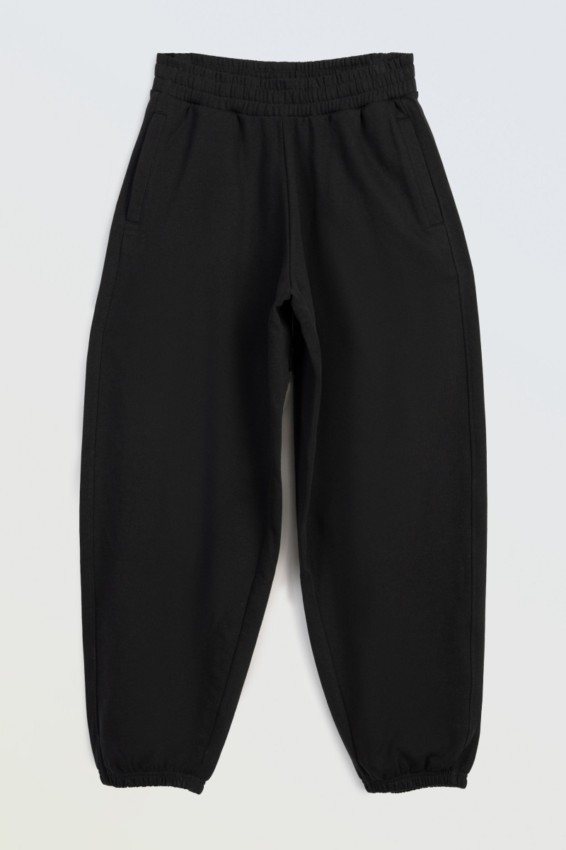 Czarne spodnie dresowe gładkie o kroju BALLOON