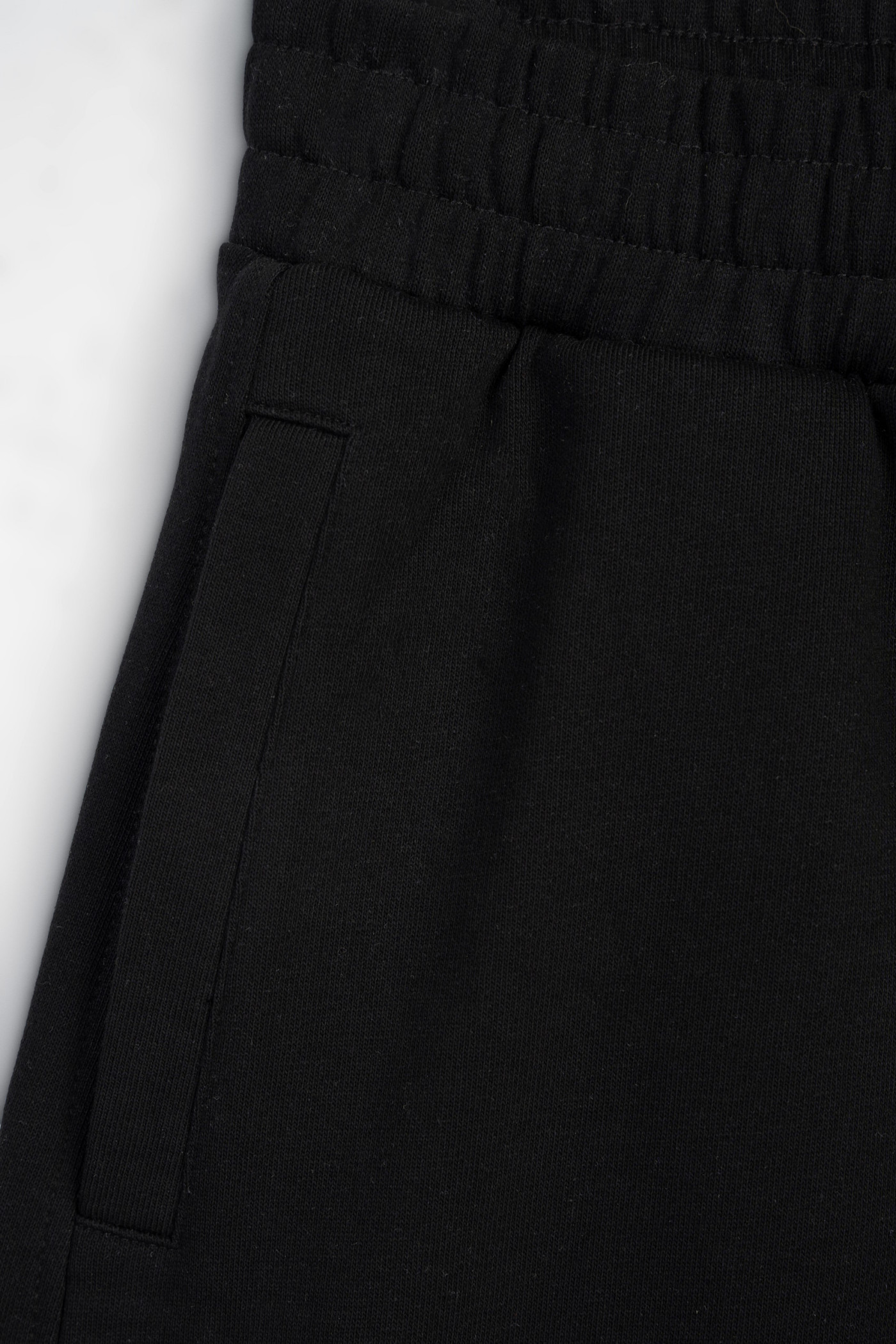 Czarne spodnie dresowe gładkie o kroju BALLOON