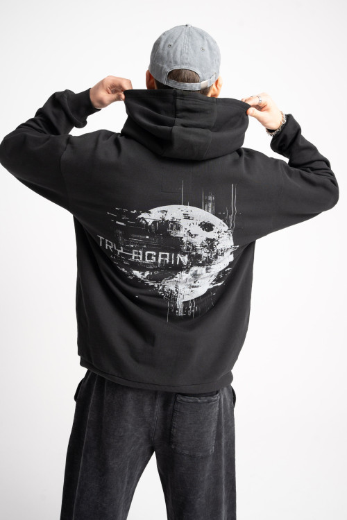 Czarna bluza REGULAR z kapturem z autorską grafiką z tyłu