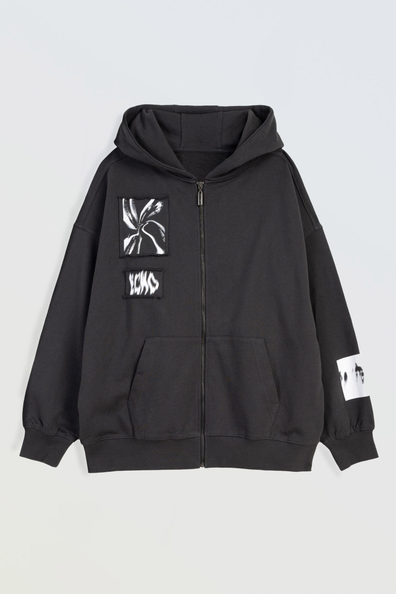 Ciemnoszara bluza OVERSIZE z kapturem z naszywkami z przodu