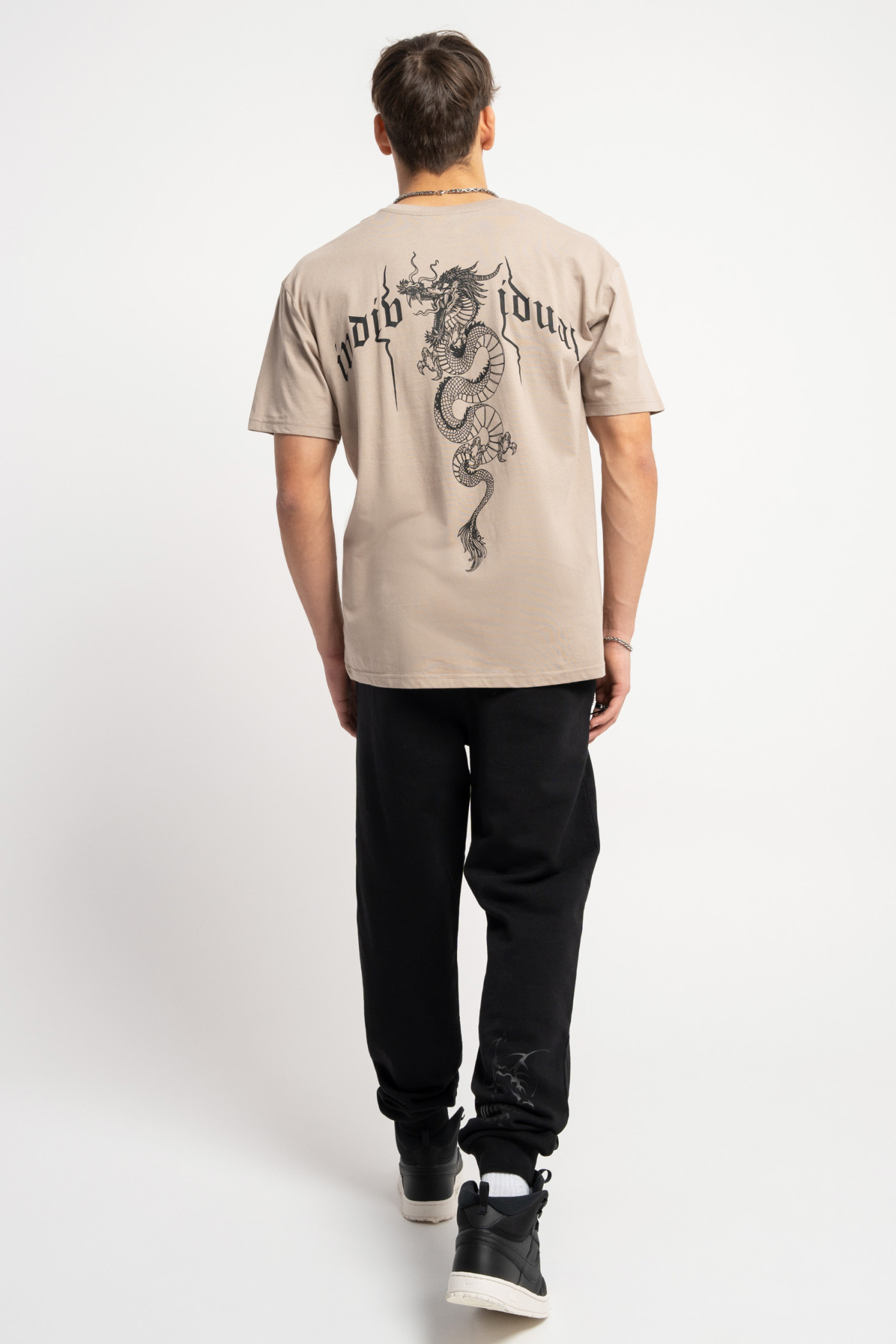 Beżowy t-shirt z autorską grafiką z tyłu Beżowy t-shirt z autorską grafiką z tyłu