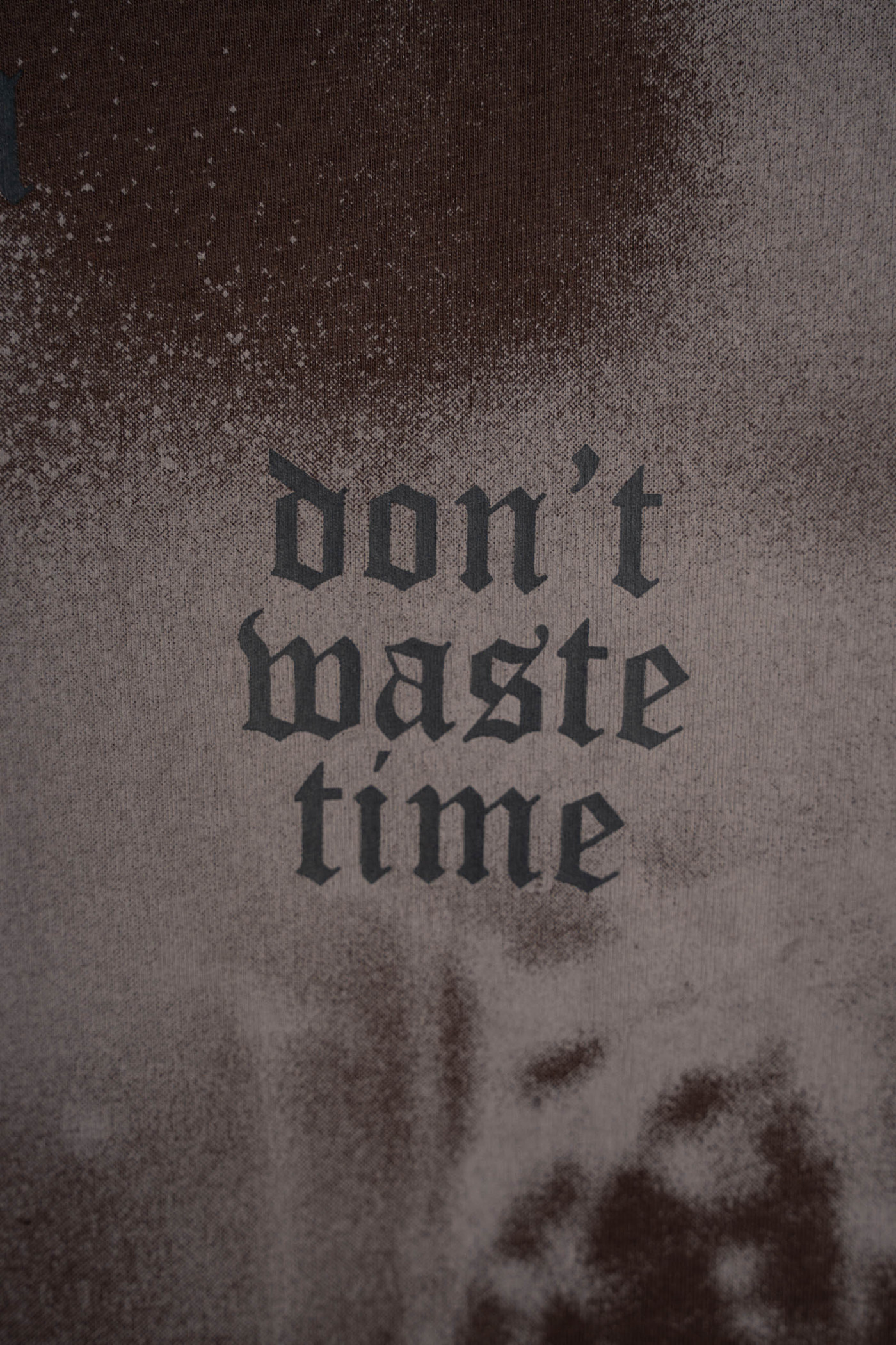 Brązowy t-shirt z nadrukiem z na całości Brązowy t-shirt z nadrukiem z na całości