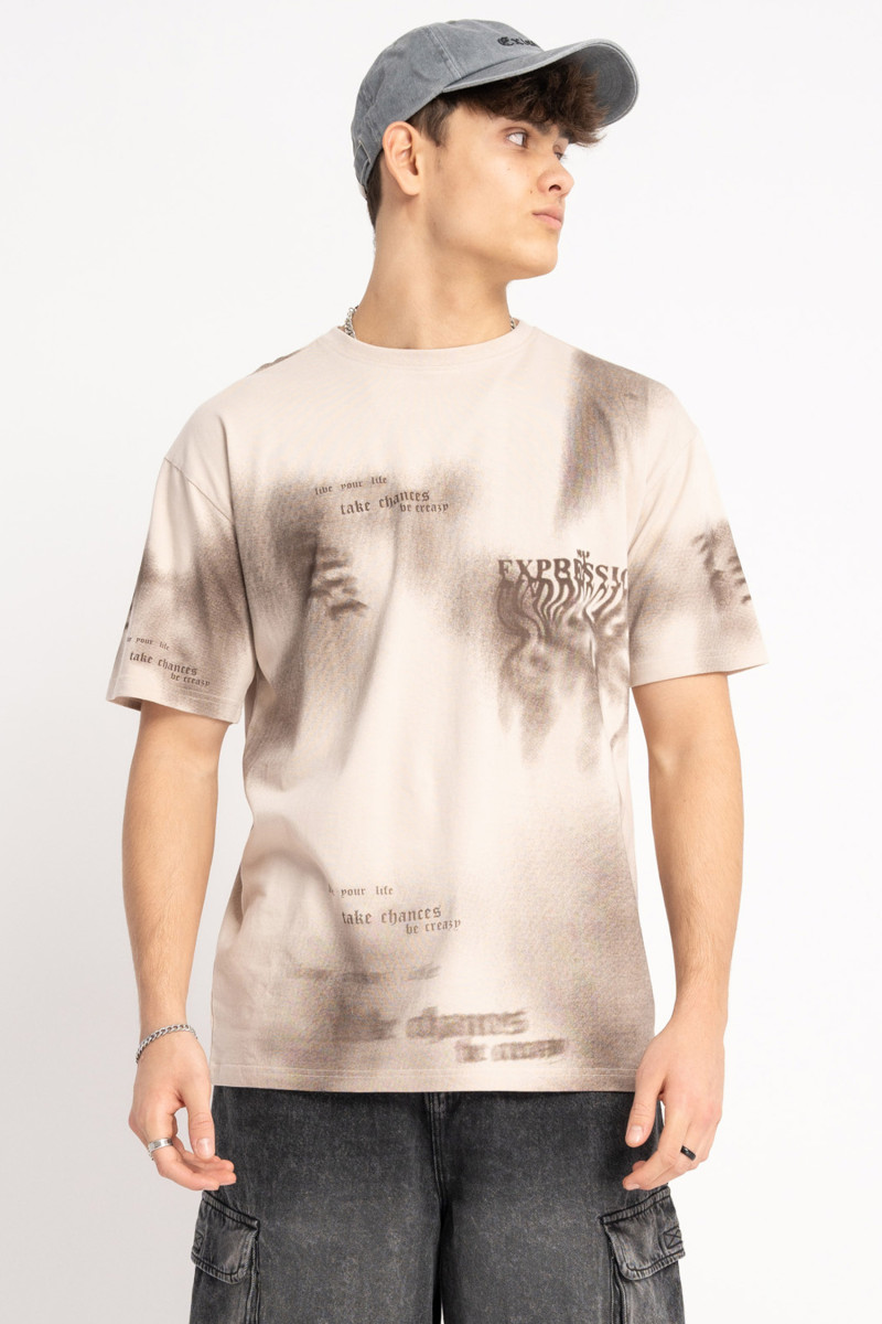 Beżowy t-shirt z nadrukiem na całości