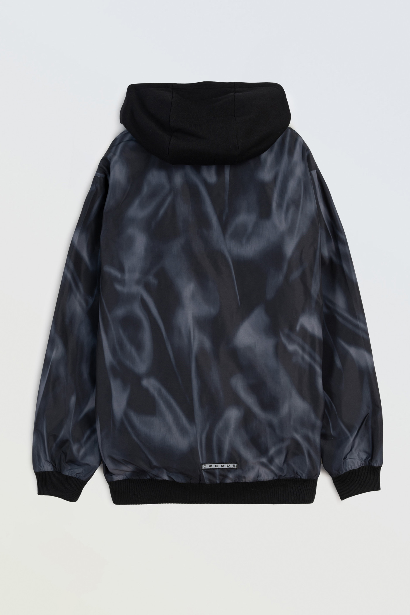 Niebieska kurtka przejściowa z kapturem z efektem cieniowania