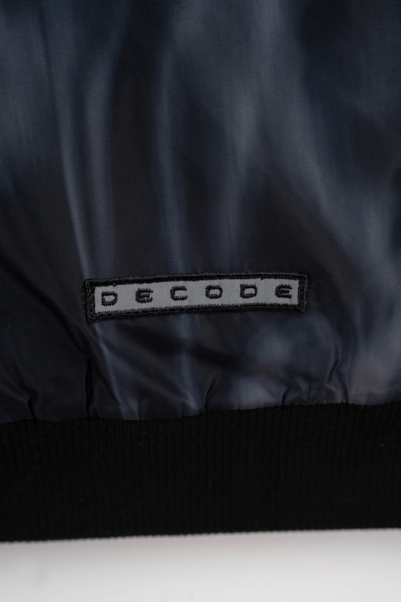 Niebieska kurtka przejściowa z kapturem z efektem cieniowania