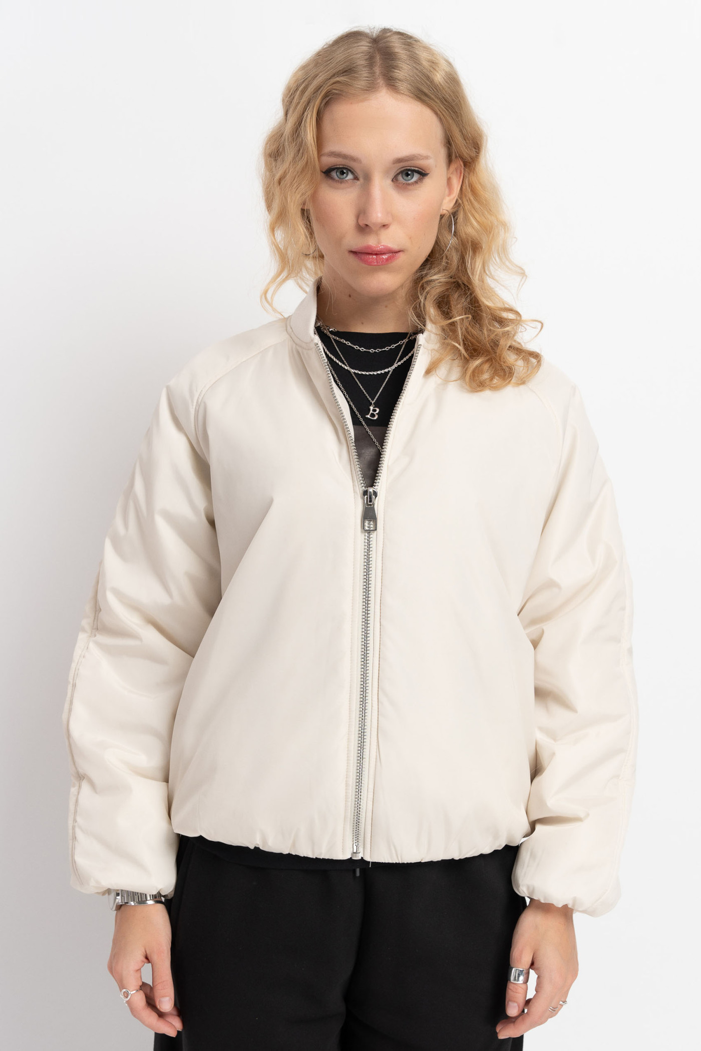 Kremowa  kurtka typu bomberka lekko ocieplana