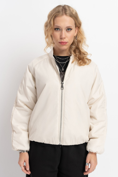 Kremowa  kurtka typu bomberka lekko ocieplana