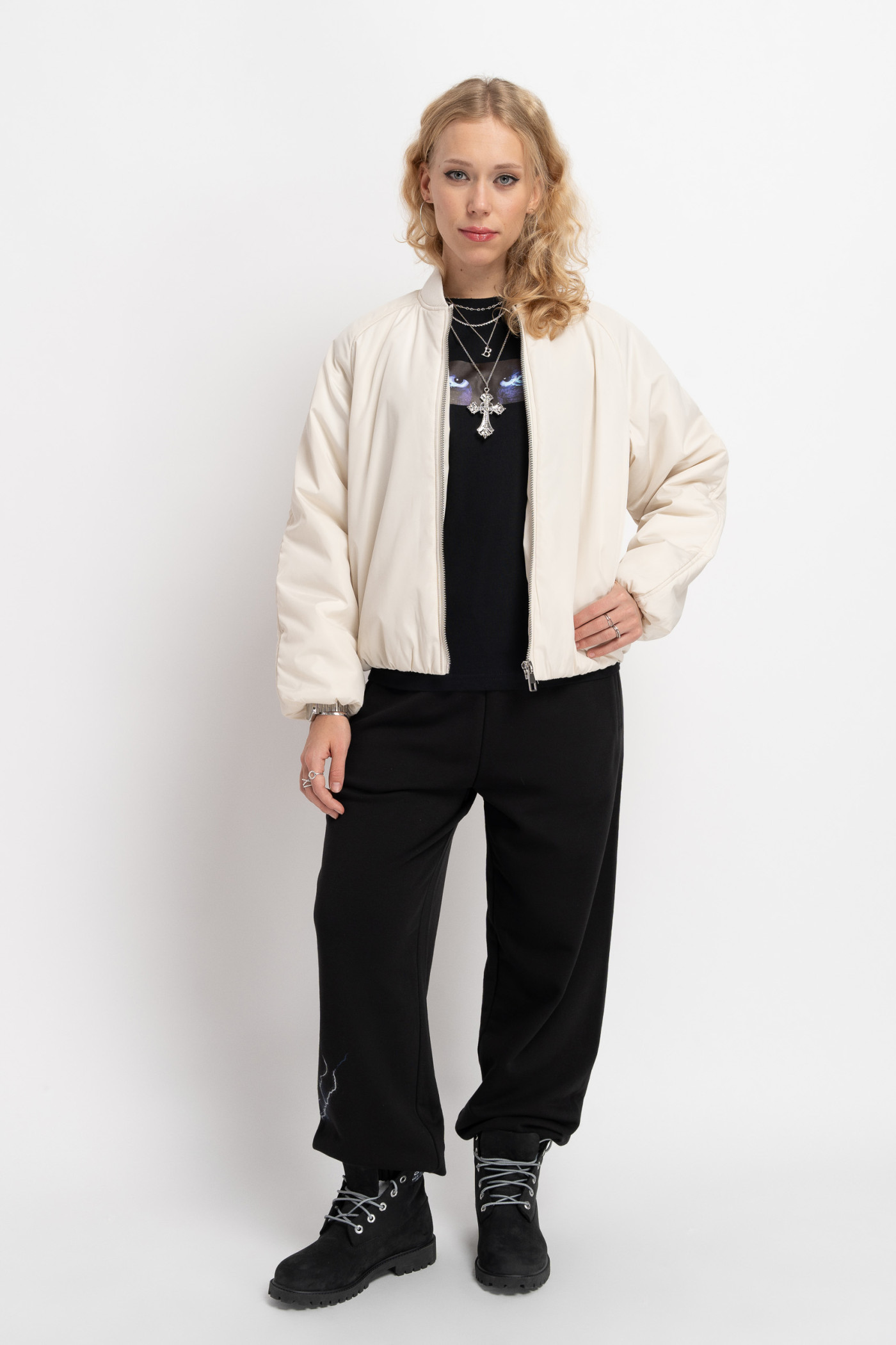 Kremowa  kurtka typu bomberka lekko ocieplana