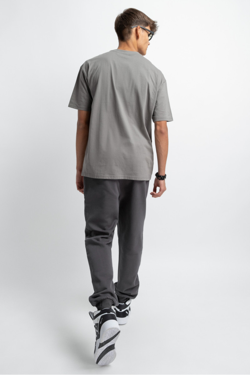 Szary t-shirt z autorską grafiką z przodu