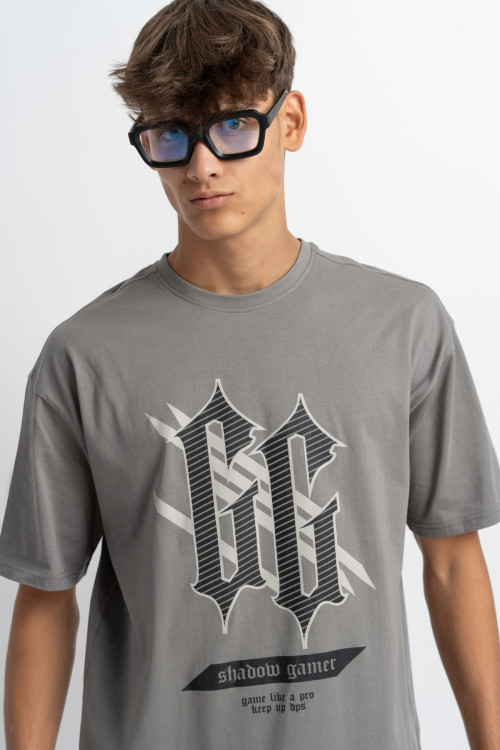 Szary t-shirt z autorską grafiką z przodu