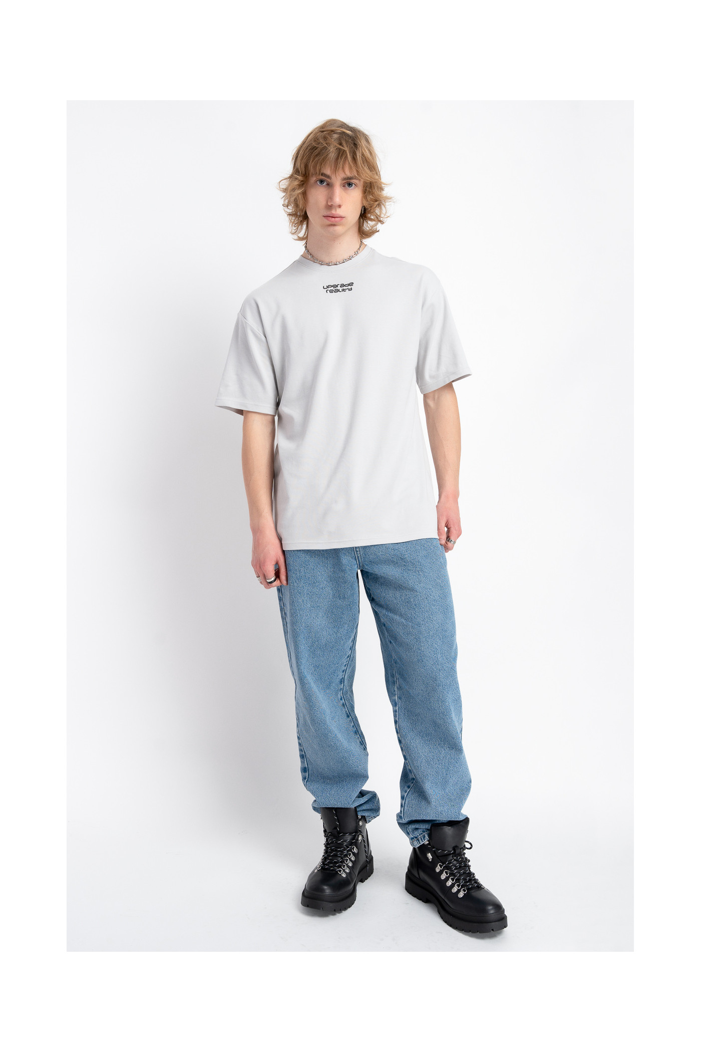 Jasnoszary t-shirt z grubszej dzianiny interlok