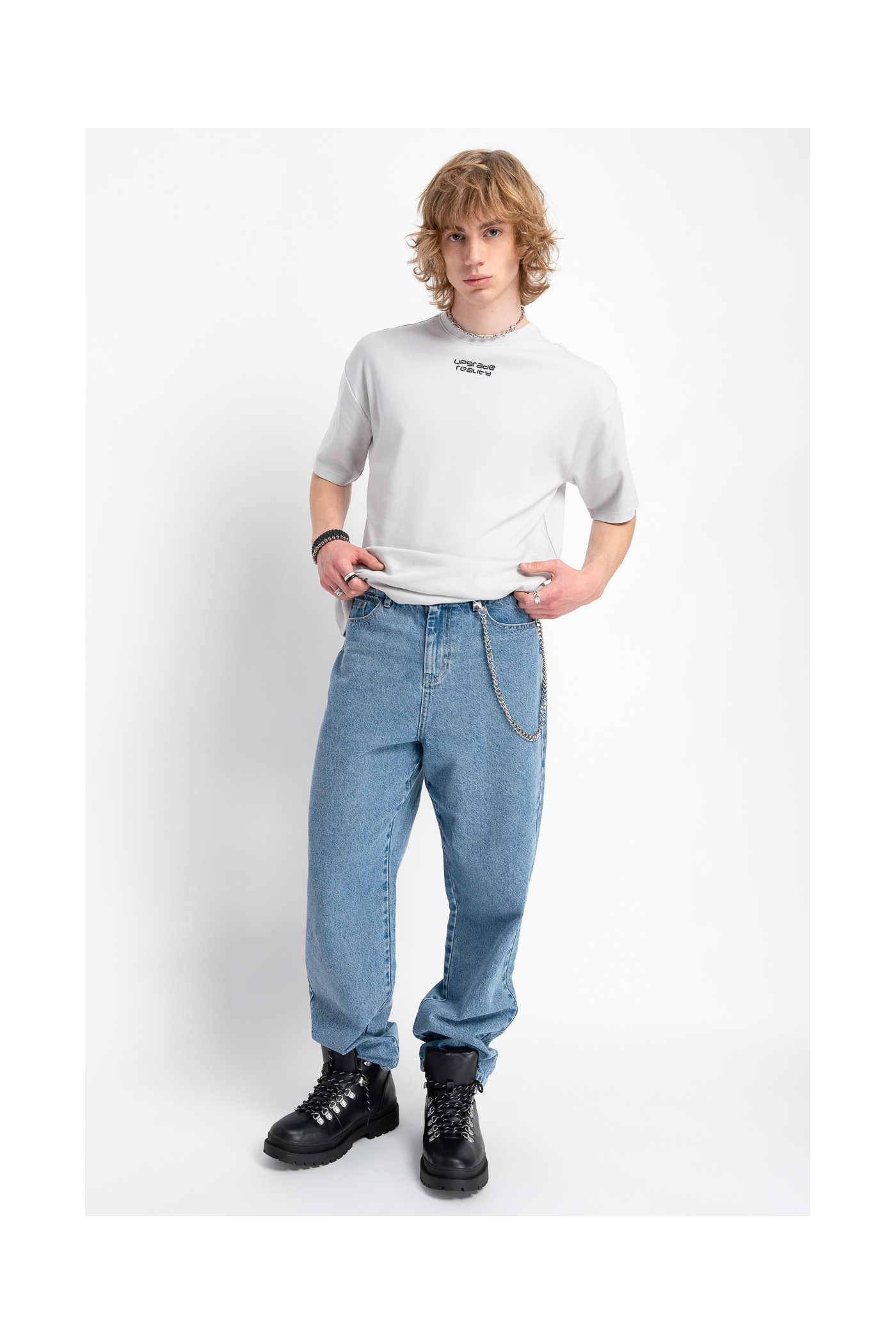 Jasnoszary t-shirt z grubszej dzianiny interlok