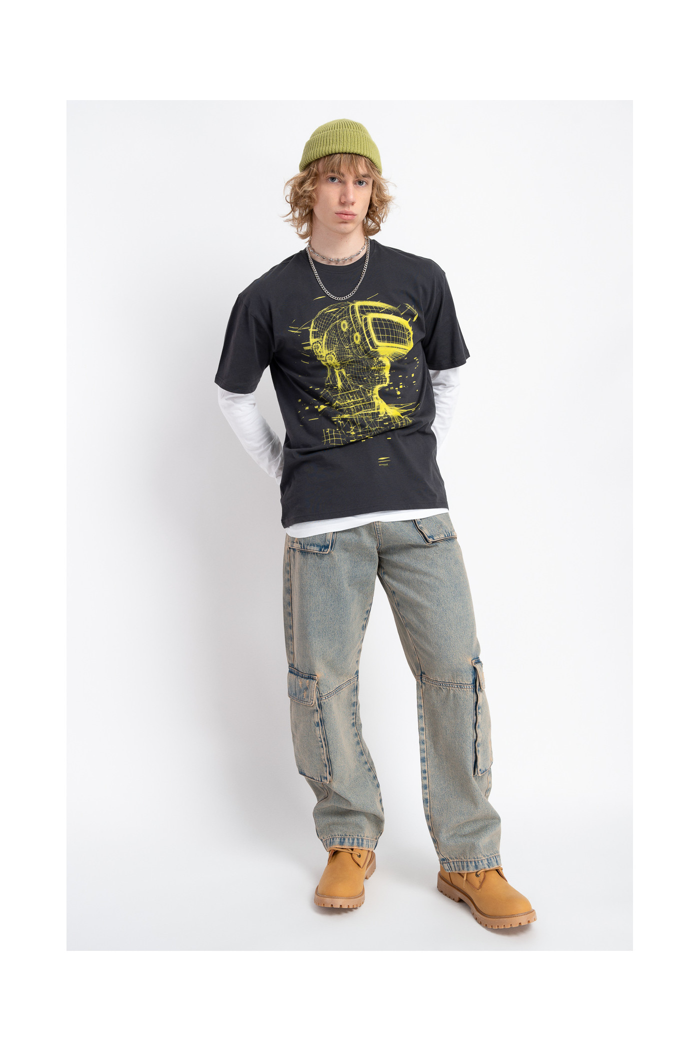 Czarny t-shirt z autorską grafiką z przodu