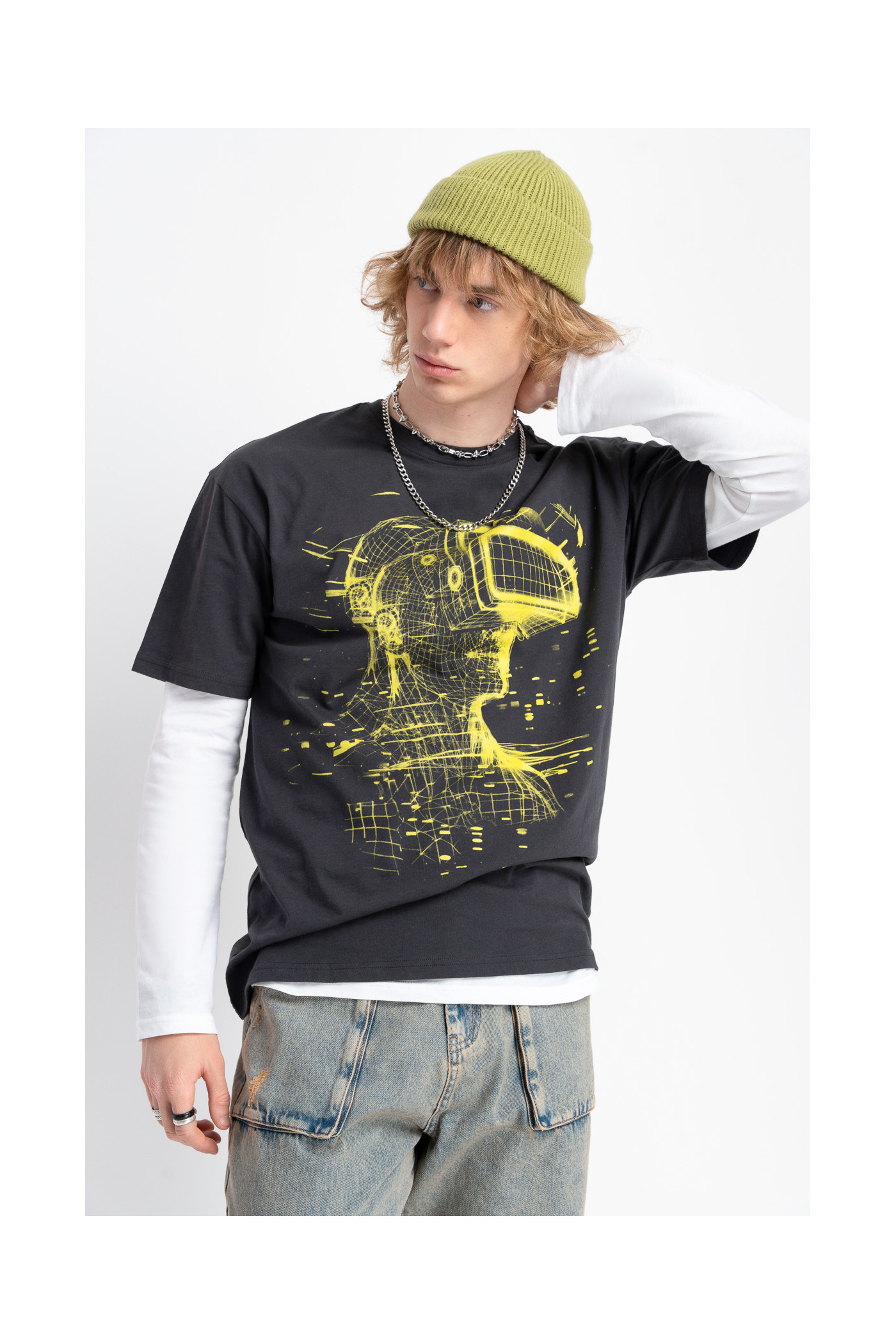 Czarny t-shirt z autorską grafiką z przodu