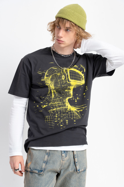 Czarny t-shirt z autorską grafiką z przodu Czarny t-shirt z autorską grafiką z przodu