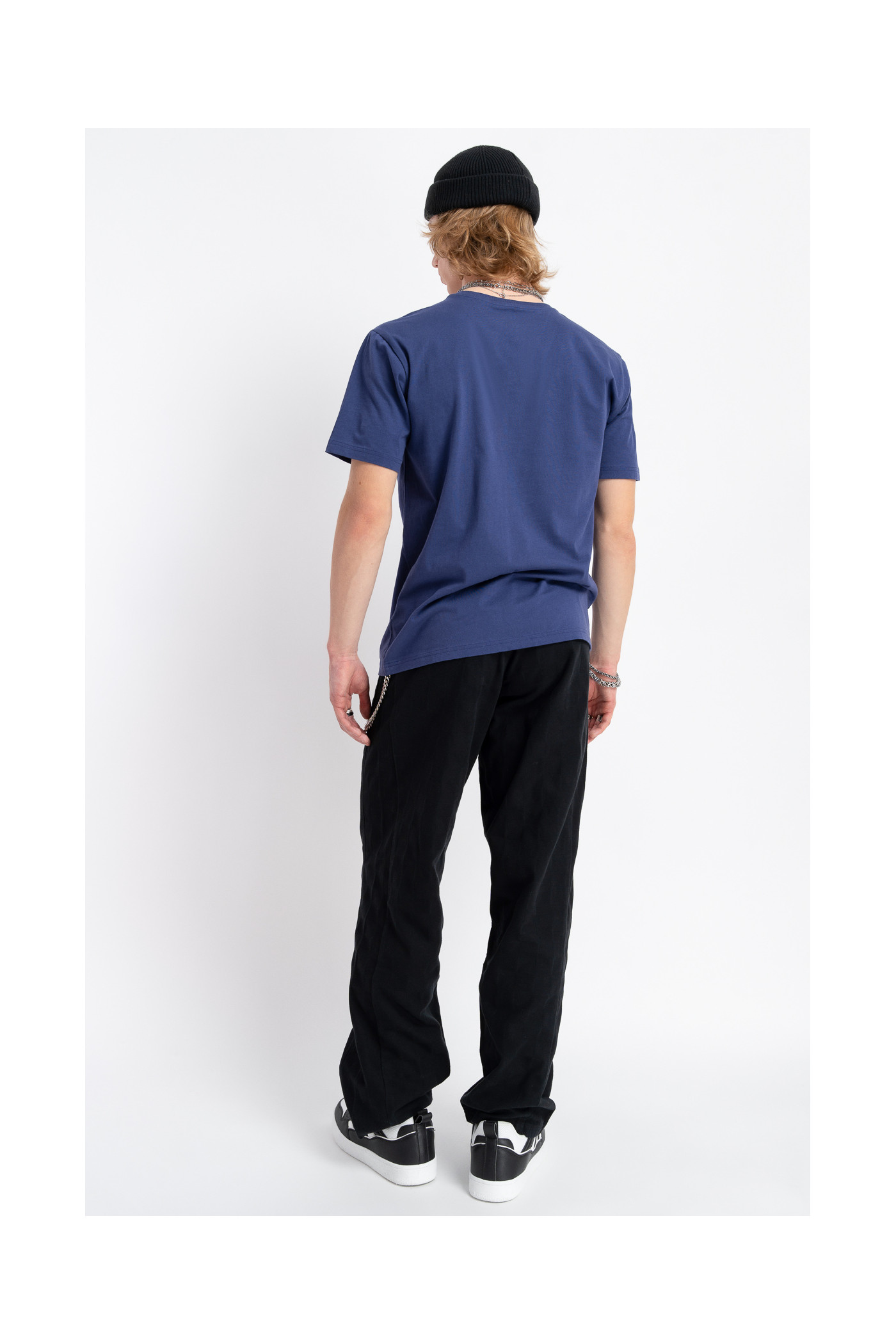 Granatowy t-shirt z minimalistyczną grafiką z przodu Granatowy t-shirt z minimalistyczną grafiką z przodu