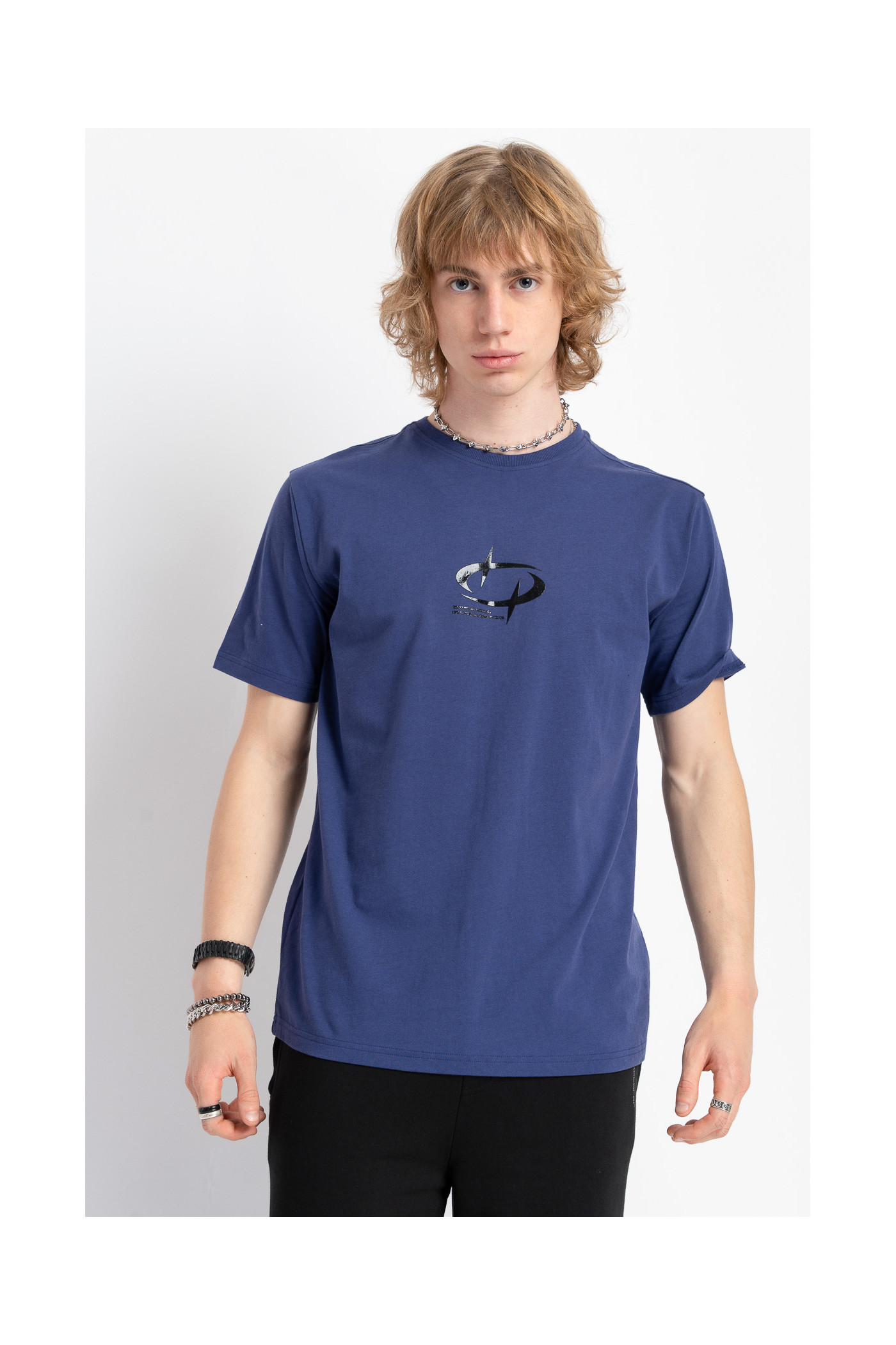 Granatowy t-shirt z minimalistyczną grafiką z przodu Granatowy t-shirt z minimalistyczną grafiką z przodu