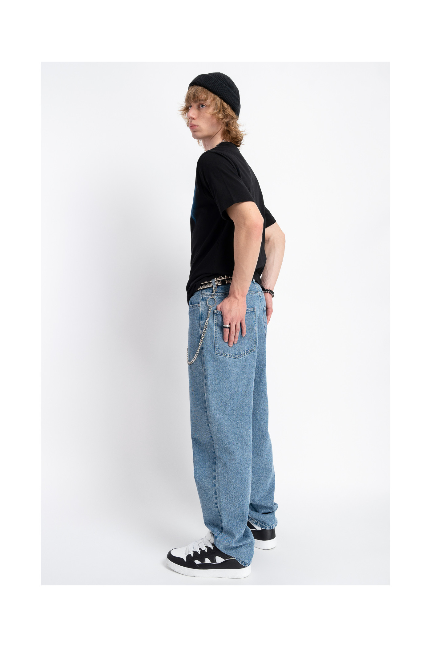 Niebieskie spodnie jeansowe o kroju BAGGY