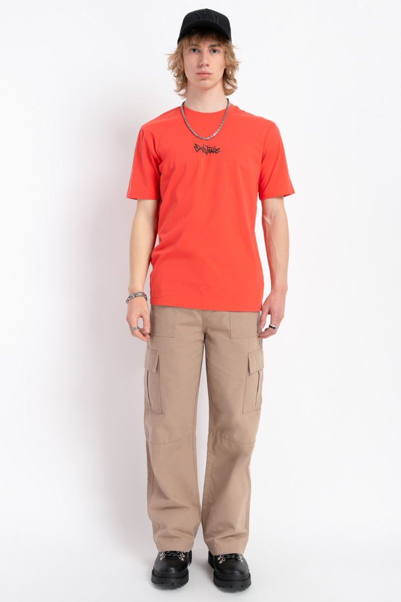 Czerwony t-shirt z napisem z przodu Czerwony t-shirt z napisem z przodu