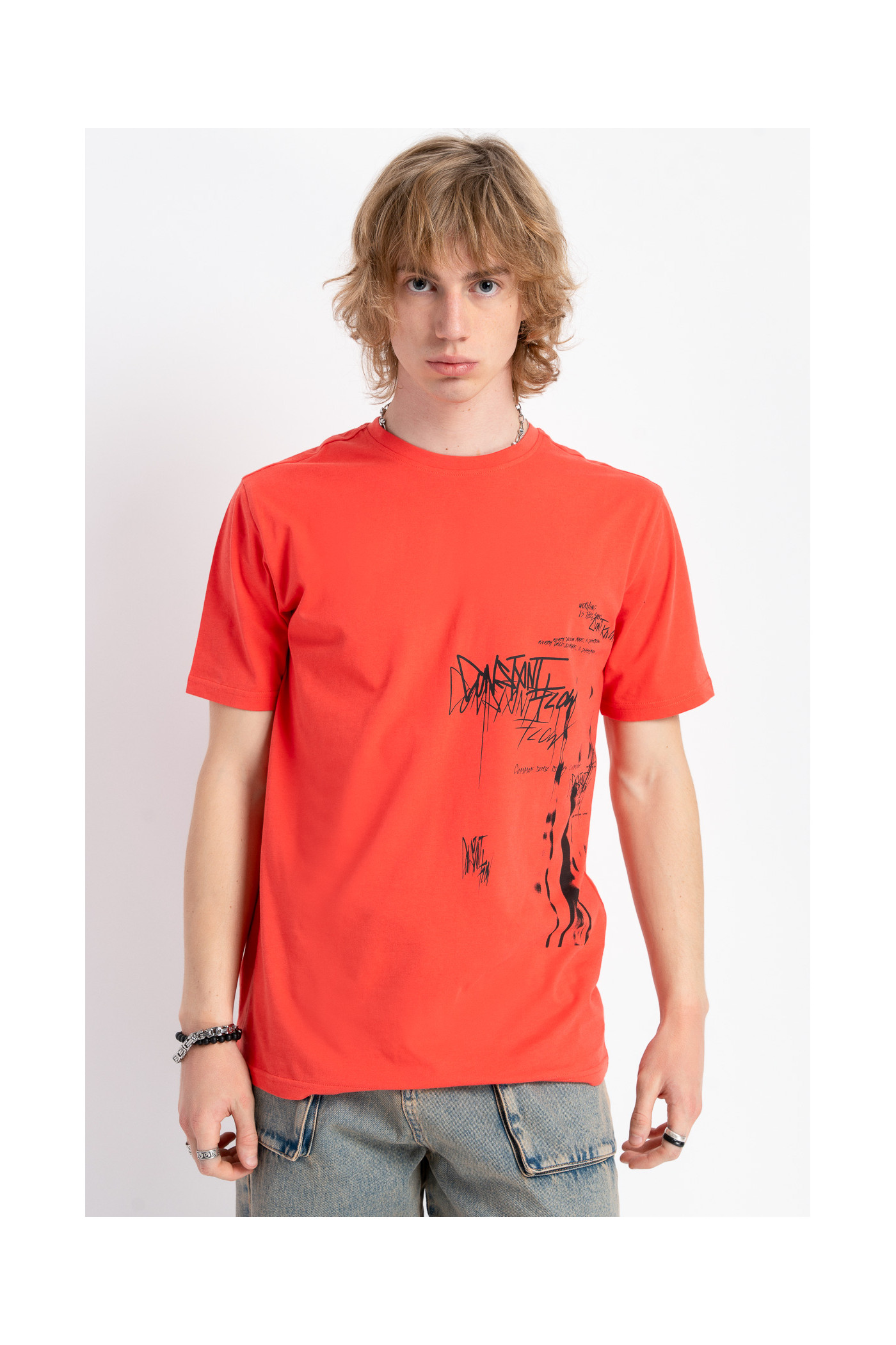 Czerwony t-shirt z autorską grafiką z przodu Czerwony t-shirt z autorską grafiką z przodu