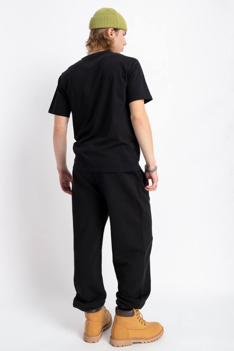 Czarny t-shirt z autorską grafiką z przodu