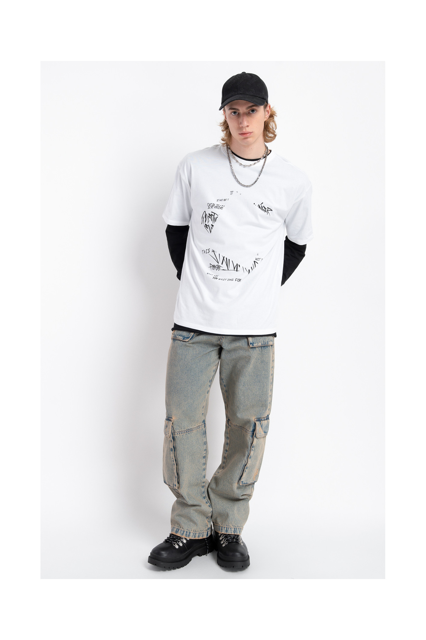 Biały t-shirt z autorską grafiką z przodu i z tyłu
