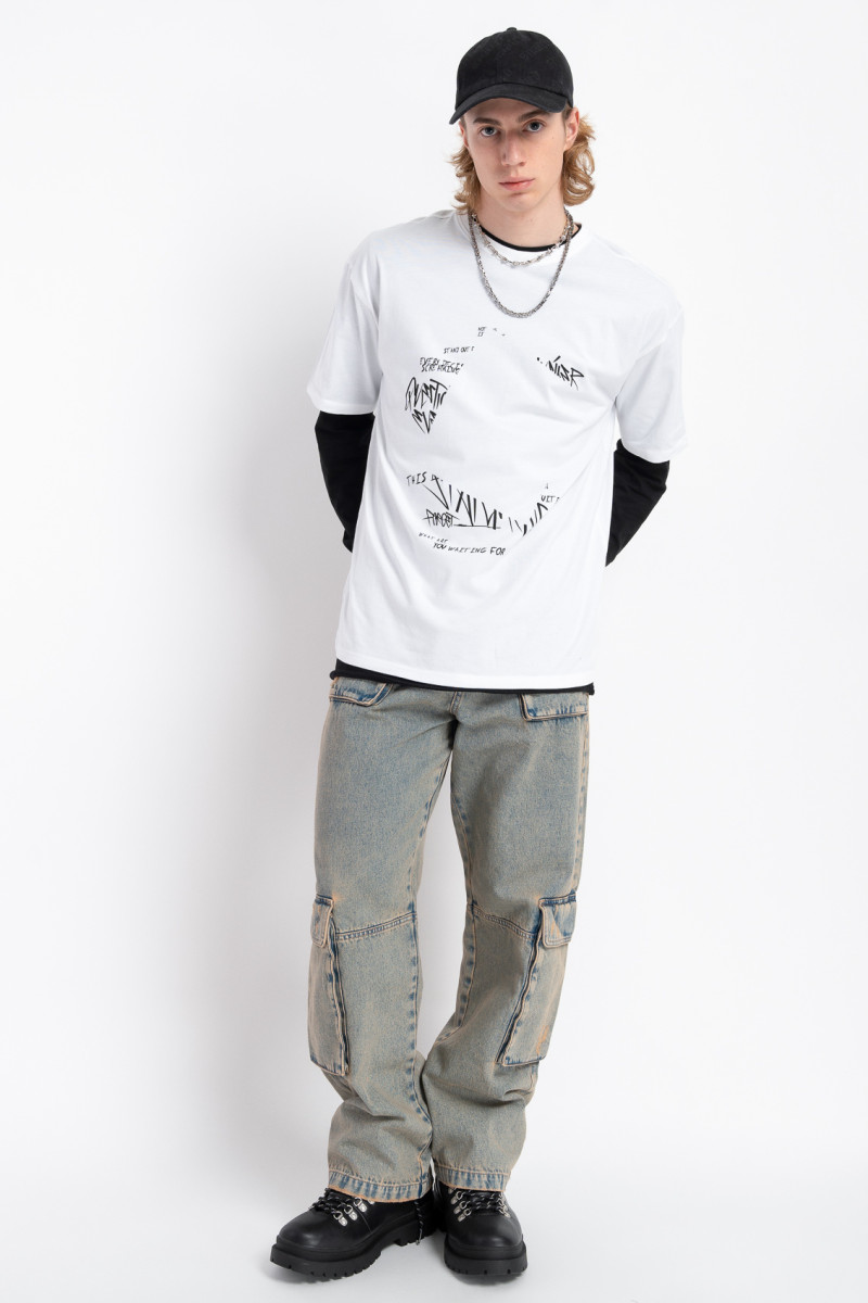 Biały t-shirt z autorską grafiką z przodu i z tyłu