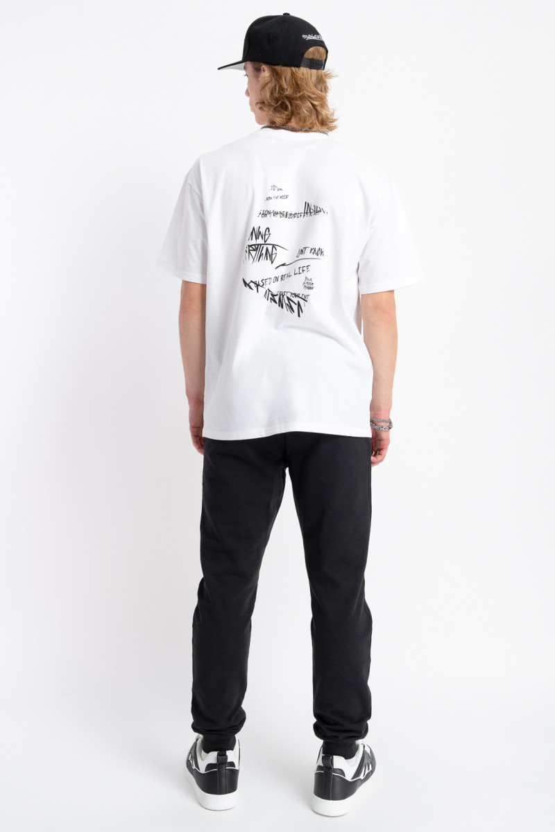 Biały t-shirt z autorską grafiką z przodu i z tyłu