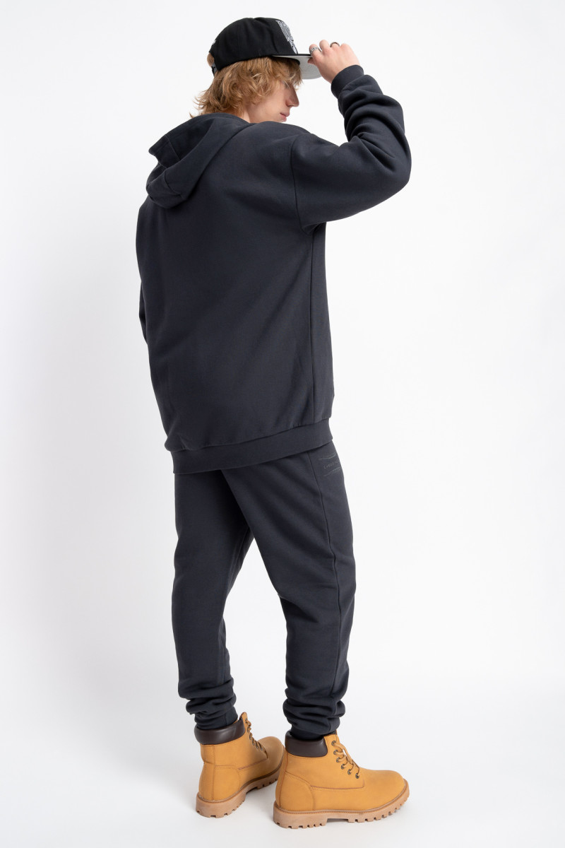 Ciemnoszara bluza REGULAR z kapturem z minimalistyczną grafiką z przodu