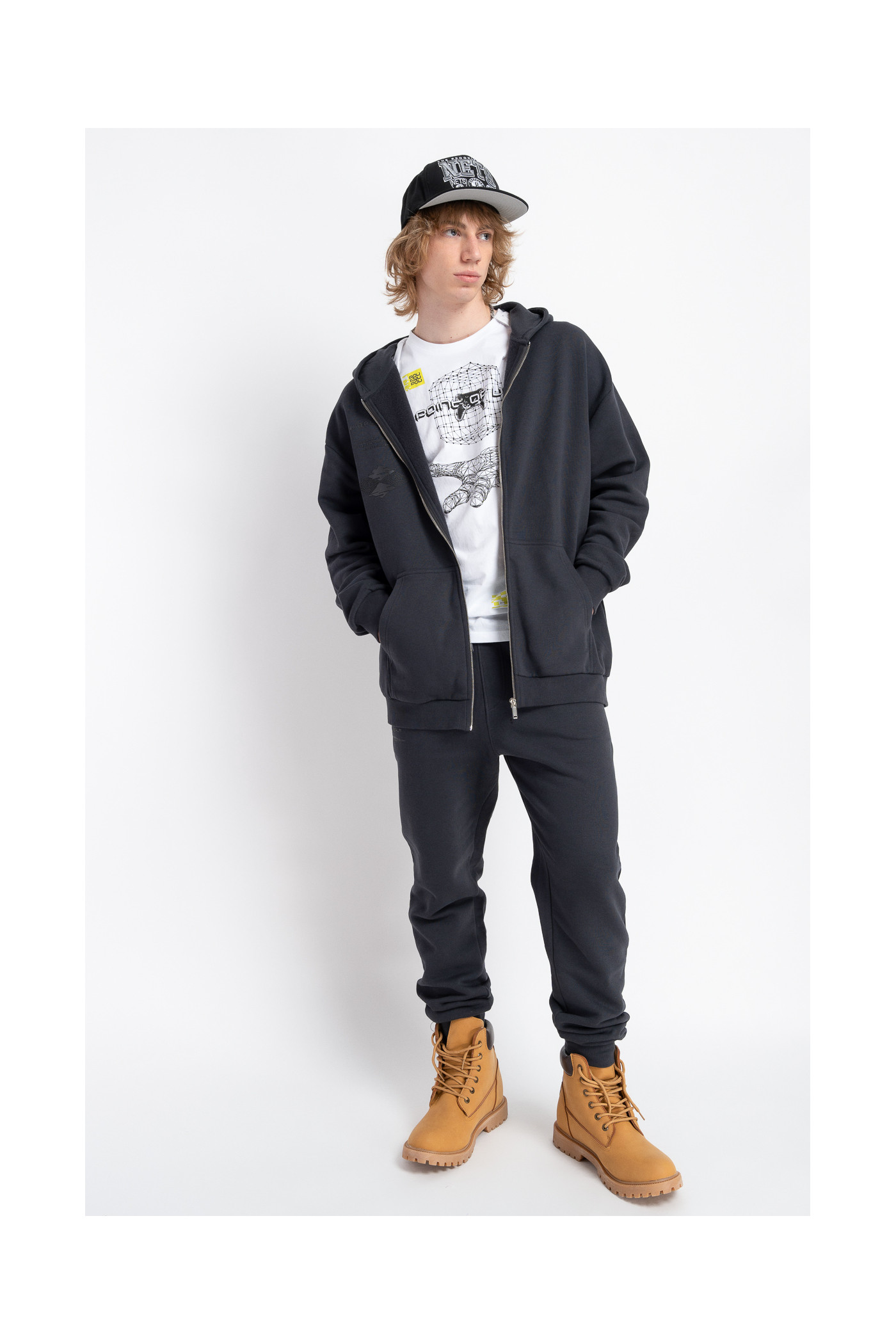 Ciemnoszara bluza REGULAR z kapturem z minimalistyczną grafiką z przodu