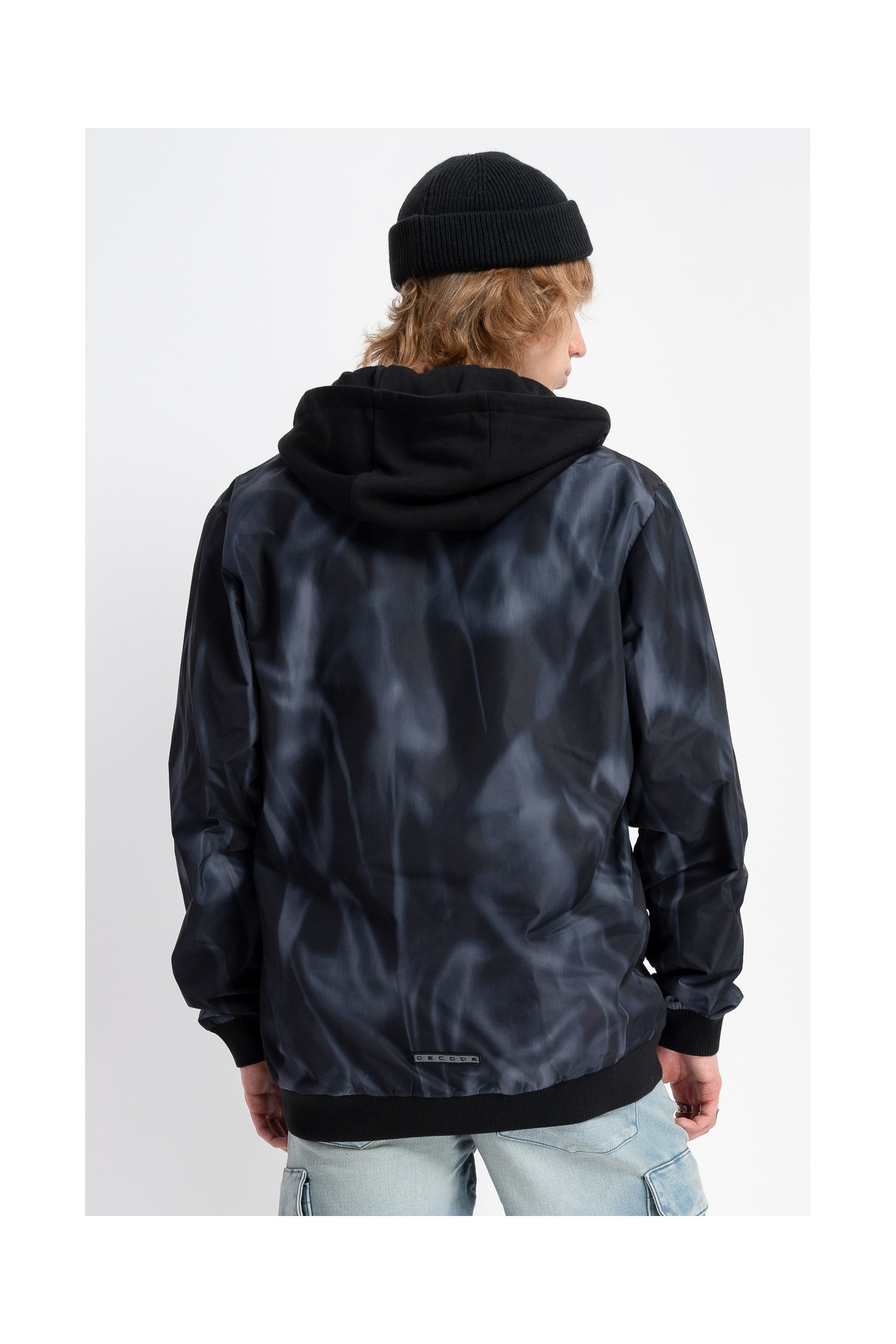 Niebieska kurtka przejściowa z kapturem z efektem cieniowania