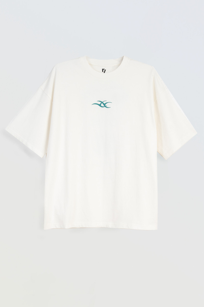 Kremowy t-shirt w stylu collage z grafiką z tyłu