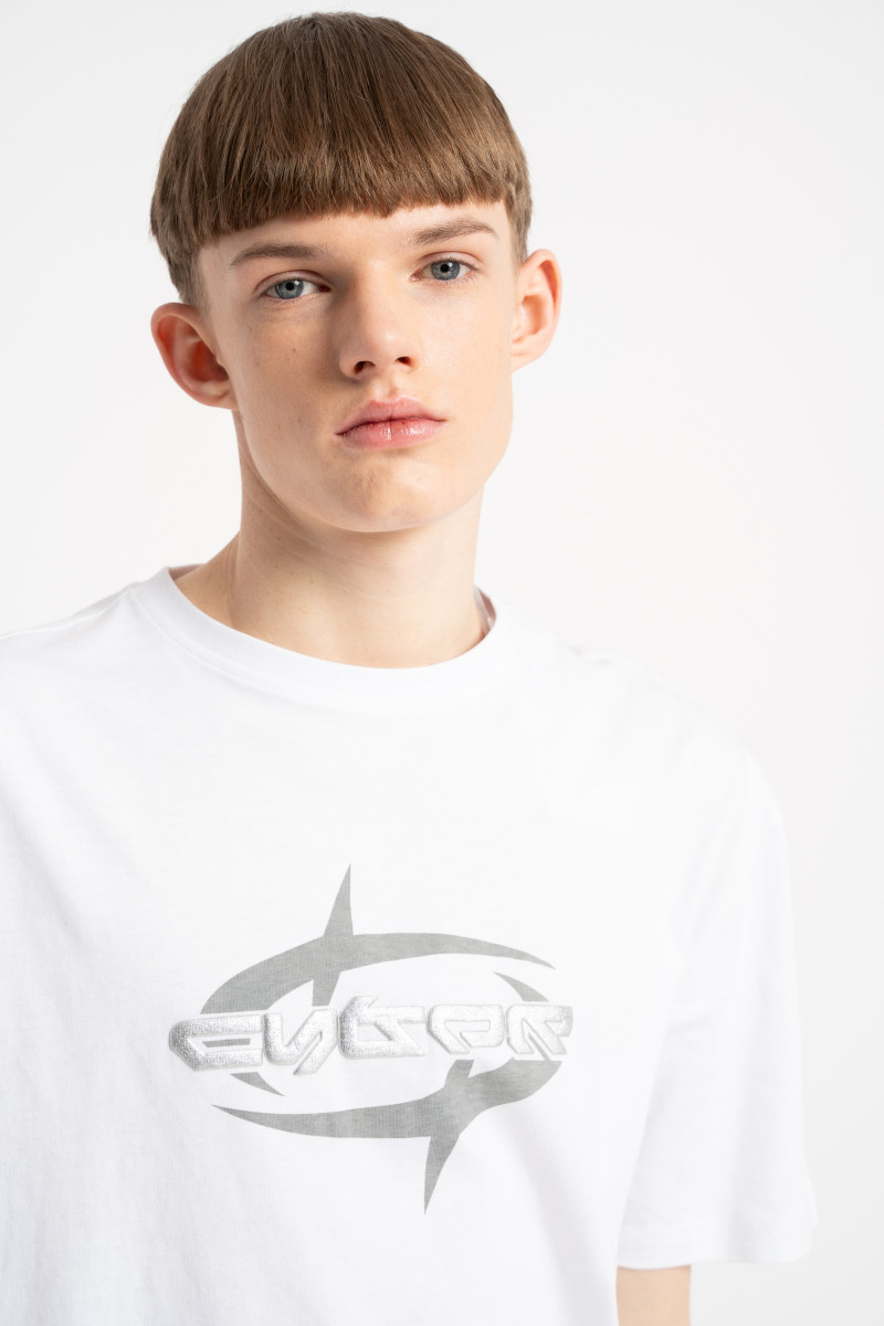 Biały t-shirt z autorską grafiką z przodu, biały